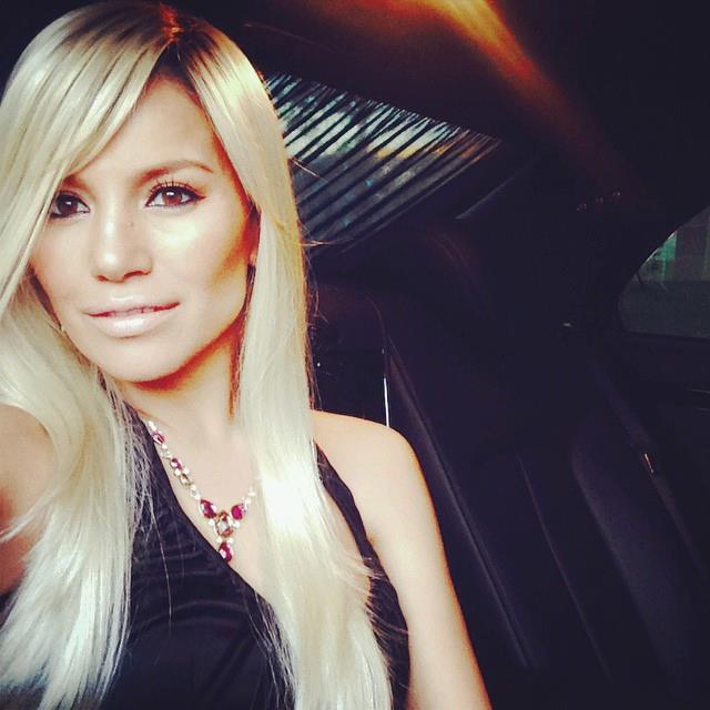 Шаргал үст бүсгүй ээж болжээ